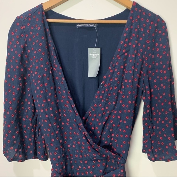 [Abercrombie & Fitch] Women's Navy Blue & Red Ditsy Floral Print Jumpsuit - Picture 3 of 11